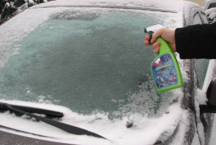 Zamrożone szyby w aucie - jak temu zaradzić