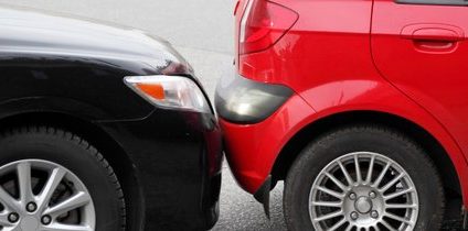 Pozorowane wypadki, fałszywe podpisy, zawyżone straty - tak oszuści wyłudzają odszkodowania