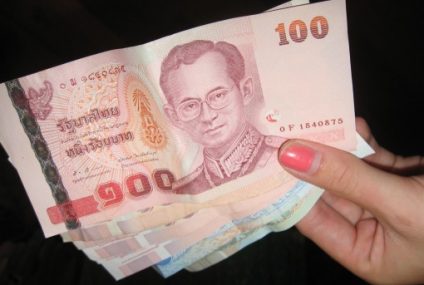 Biznes coraz chętniej kupuje waluty w sieci