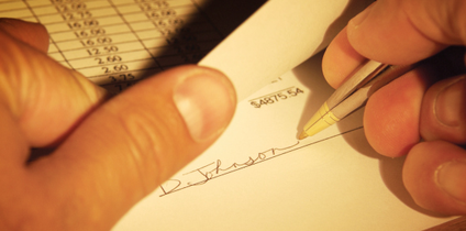 Bierzesz pożyczkę? Nie płać przed podpisaniem umowy