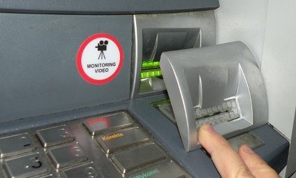 Uwaga na bankomaty w Radomiu. Policja ostrzega przed skimerami