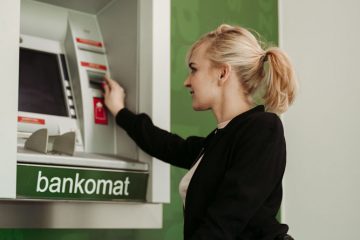 Sytuacja osób z niepełnosprawnością na rynku usług finansowych – raport Fundacji Neuron Plus