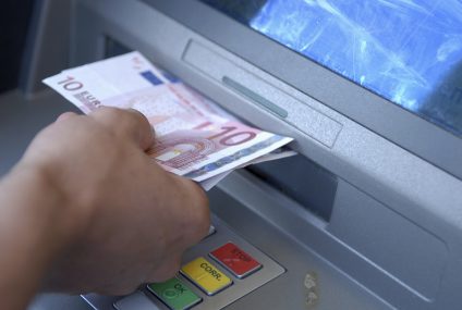 Koniec darmowych wypłat w każdym bankomacie – ING zmienia taryfę