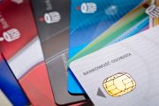 PKO BP wyda nowe karty. Znika pasek na podpis