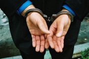 Ponad 8 milionów zł w samej Warszawie i okolicach ukradziono w tym roku metodą „na policjanta”