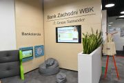 BZ WBK też inwestuje w placówki bezgotówkowe. Tak wygląda oddział w Galerii Północnej