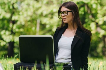 Deloitte: Najpopularniejszą formą płacenia za prezenty online będą w tym roku portfele elektroniczne (Pay Pal, Skrill, Android Pay)