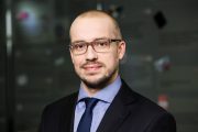 Prognozy 2018. Robert Piotr Hibner, mBank: "Wyzwaniem będzie zachęcenie klientów do zakupu produktu w trakcie krótkiej sesji na smartfonie"
