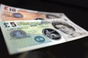 Brytyjski rząd każe bankom szukać nielegalnych imigrantów