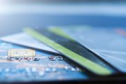 Wielka Brytania: karty wygrały z gotówką [Bankier.pl]