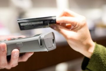 Polacy polubili płatności bezgotówkowe. Zbliżeniowo płacimy trzykrotnie częściej niż nasi europejscy sąsiedzi