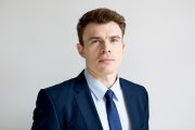 Paniczna wyprzedaż akcji dobija kryptowaluty