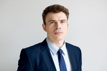 Paniczna wyprzedaż akcji dobija kryptowaluty