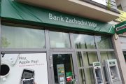 Rusza rebranding BZ WBK. Szyldy Santander Bank Polska przykryte są na razie banerem