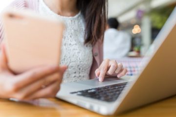 Polacy coraz chętniej korzystają z bankowości mobilnej