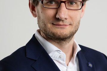 Krzysztof Bachta z akredytacją KNF 