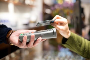 Polacy pozytywnie o płatnościach bezgotówkowych. Wyniki badania Fundacji Polska Bezgotówkowa
