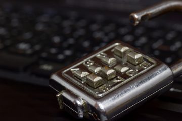 Szybko rośnie liczba ataków na smartfony. Cyberprzestępcy kradną hasła do kont i wyłudzają pieniądze