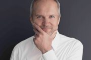 Czy asystent głosowy może zostać bankierem?