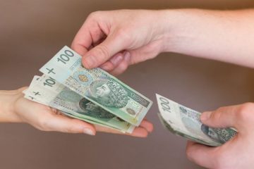 Polacy pożyczają coraz więcej