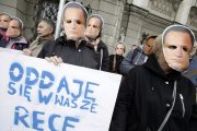 Polisy z UFK jak gorący kartofel [Puls Biznesu]