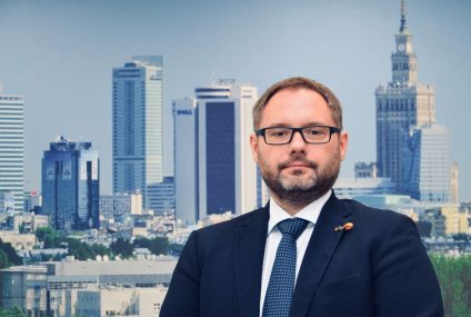 Adam Lange szefem zespołu ds. wykrywania cyberzagrożeń w banku Standard Chartered