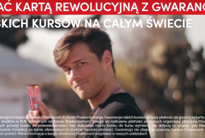 Marcin Mossakowski reklamuje Kartę Rewolucyjną Banku Pekao