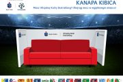 PKO BP inauguruje projekt kanapy kibica. Zwycięzcy konkursów będą mogli obserwować mecze z bocznej linii boiska