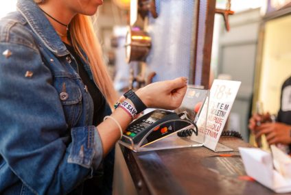 Zbliżeniowe opaski płatnicze od Mastercard dla dla uczestników Open’er Festival