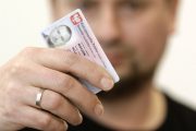 Poza ustawą. Banki nadal będą mogły kserować dowody