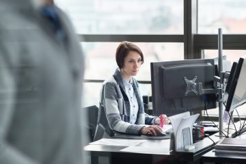 Niepewna praca w branży ubezpieczeniowej