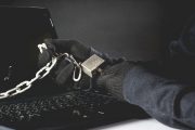 Oszuści mogą wykorzystać przepisy o silnym uwierzytelnianiu do wyłudzania danych. KNF ostrzega