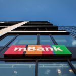 mBank idzie na wojnę z Revolutem? Bezpłatna karta podróżnicza i więcej ekspresowych przelewów