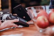 Raport PRNews.pl: Liczba mobilnych kart zbliżeniowych Google Pay, Apple Pay i HCE – III kw. 2021