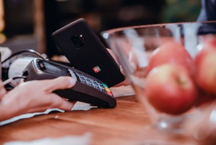 Raport PRNews.pl: Liczba mobilnych kart zbliżeniowych Google Pay, Apple Pay i HCE – III kw. 2021