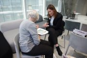Bankowość internetowa nie tylko dla młodych. Alior Bank uczy seniorów korzystania ze swoich rozwiązań