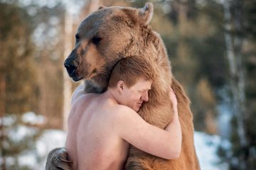 mBank: ludzie są niesamowici. Ufają dzikim zwierzętom i fałszywym wiadomościom