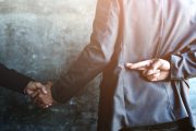 Oszukali 2 tys. osób. Zatrzymani w sprawie piramidy finansowej