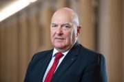 100 zł bez PIN będzie szybciej? Do gry włącza się minister finansów