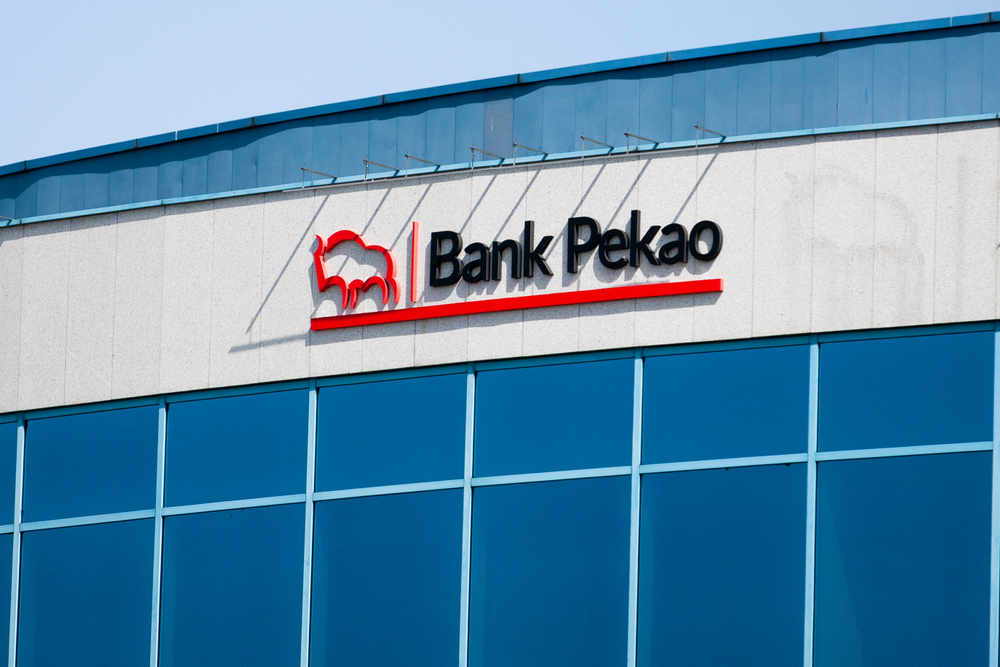 Bank Pekao proponuje klientom karty skrojone specjalnie pod wakacje