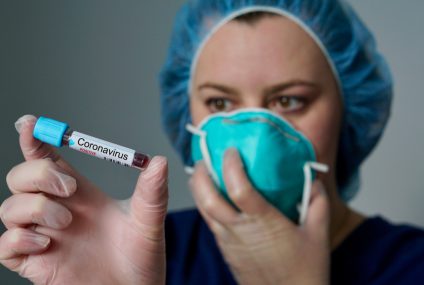Pracownik nie chce się poddać testowi na koronawirusa. Co ma zrobić pracodawca?