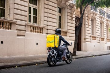 Carrefour i Glovo dowiozą zakupy w mniej niż godzinę Carrefour i Glovo dowiozą zakupy w mniej niż godzinę