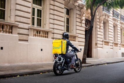 Carrefour i Glovo dowiozą zakupy w mniej niż godzinę
