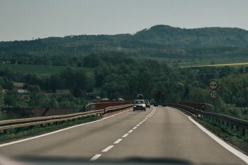 Samochodem na wakacje w Polsce. Jakie assistance przyda się w trasie?