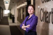 COVID-19: Standard Chartered wspiera program bezpłatnych badań dla personelu medycznego