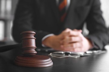 Rzecznik Finansowy pozwał Bank Handlowy oraz Santander Bank Polska