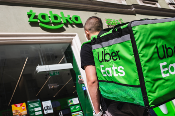 Zakupy z Żabki dowiezie Uber Eats Zakupy z Żabki dowiezie Uber Eats