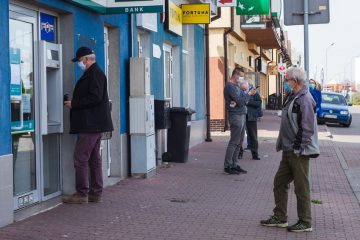 Część placówek bankowych w kwietniu może być zamknięta z powodu obostrzeń Część placówek bankowych w kwietniu może być zamknięta z powodu obostrzeń