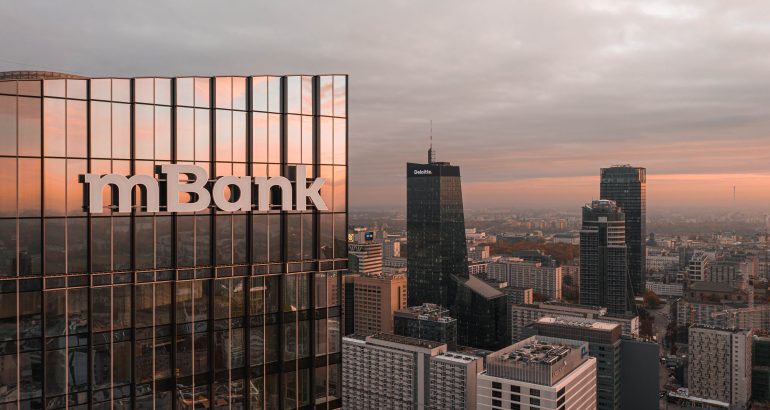 Klienci mBanku wybierają ugody częściej niż proces