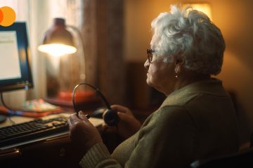 Mastercard rusza z projektem „Bezcenne babcie”. Nowe technologie ułatwią kontakt seniorów z młodymi